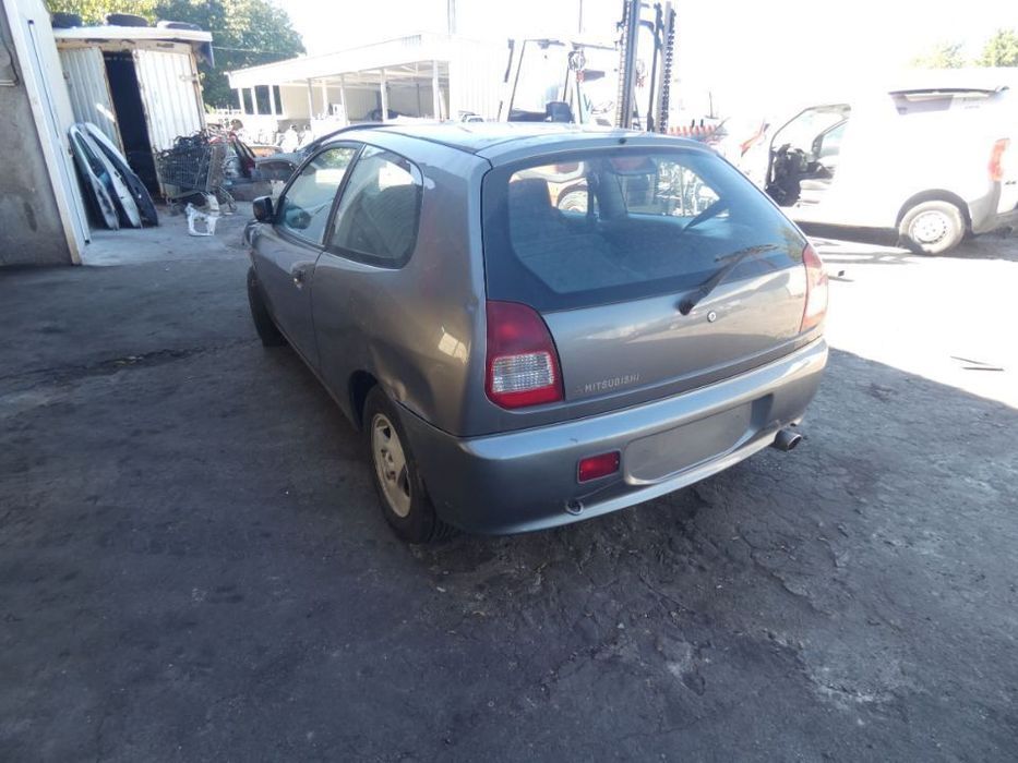 Mitsubishi Colt de 1999