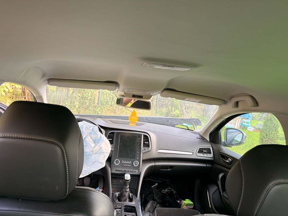 Sprzedam jak na zdjęciach Renult Megane rok 2019 z silnikiem 1.5d 115km