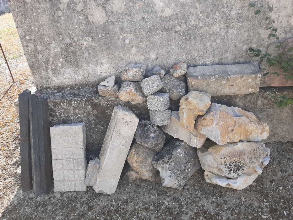 Pedras  para jardim conforme fotos!!