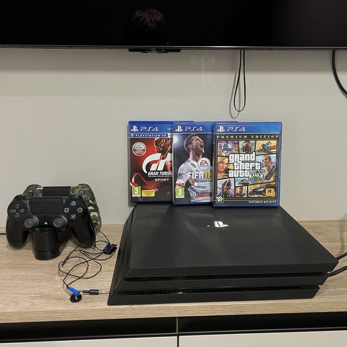 Продам Playstation 4 Pro