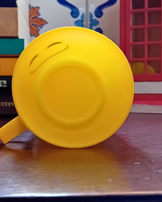 Caneca Plástica Amarela – Emoji Sorridente