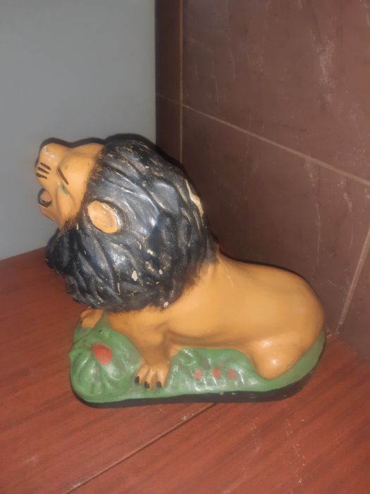 Статуетка-копілка.Лев