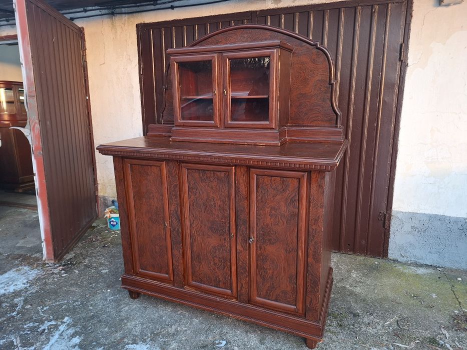 Zgrabny kredens międzywojenny