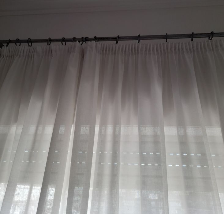 2 Cortinas com baínha em ponto aberto