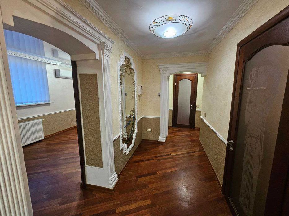 Оренда комерційного приміщення, центр, вул. Шептицького