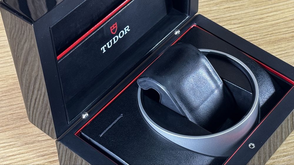 Caixa Tudor Perfeito estado