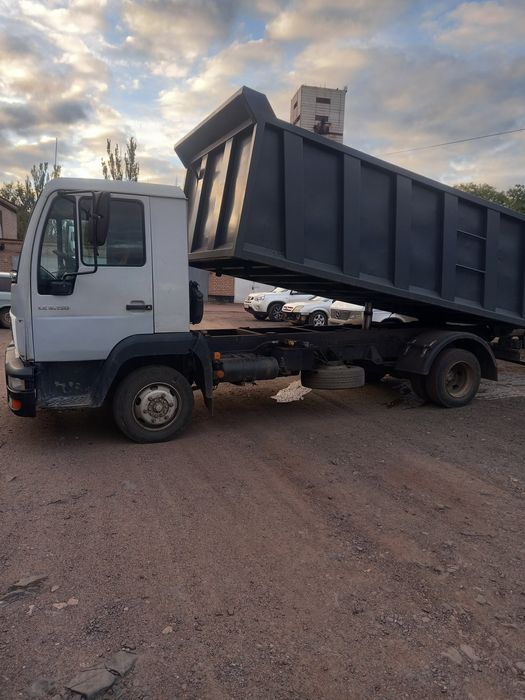 Купить с доставкой строй материалы. Самосвал