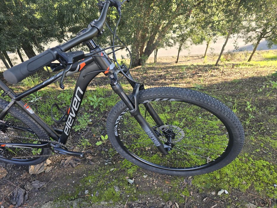 Btt 29 12x1v m com rock shox a ar