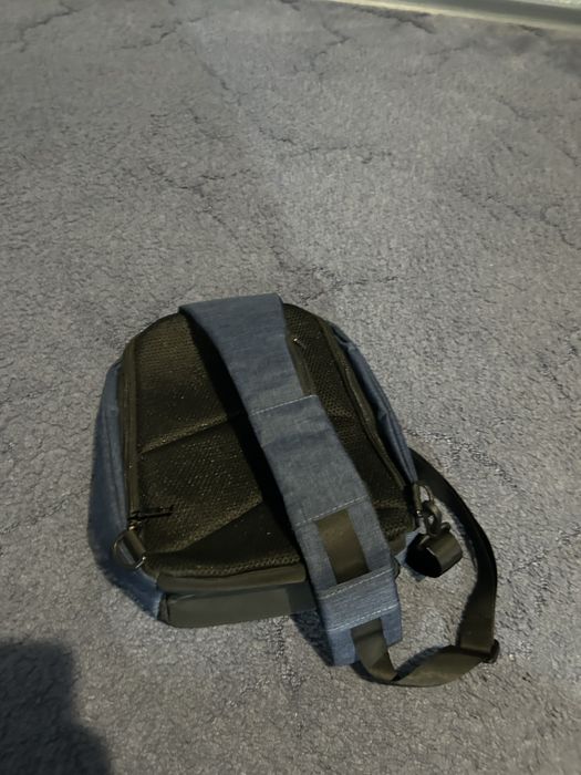 Рюкзак через плече