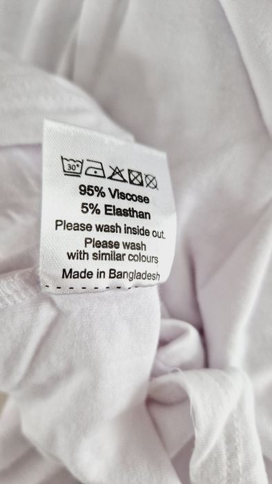 Biała wygodna bluzka basic z długim rękawem longsleeve pod marynarkę