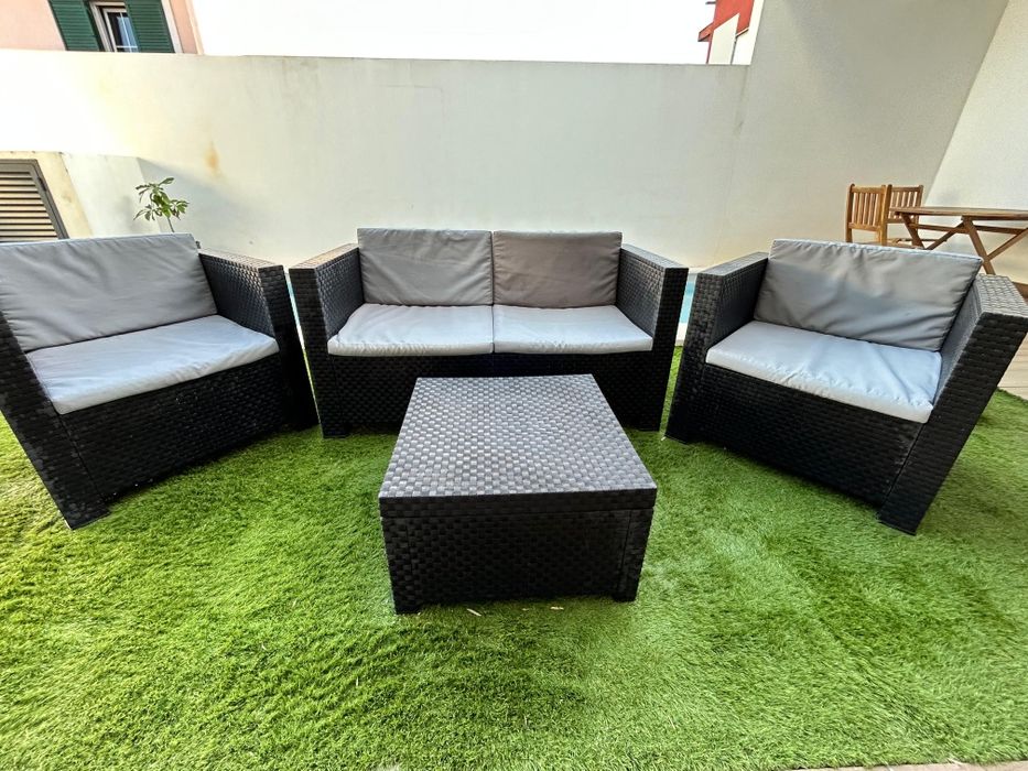 Conjunto Jardim - Sofá + 2 cadeirões  + mesa