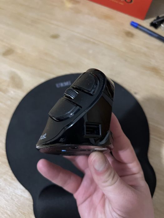 Rato Ergonómico Sem Fios Trust Voxx – 2400 DPI, 9 Botões Programáveis