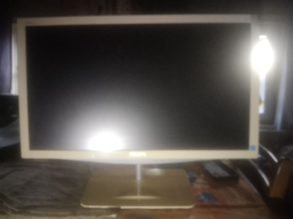 Philips 239C4Q
58,4 см/23 дюйма. IPS, 
1920 x 1