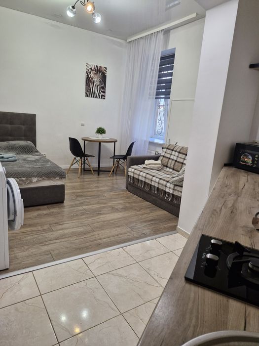 Поруч Т Ц Форум, вільна, 800 грн