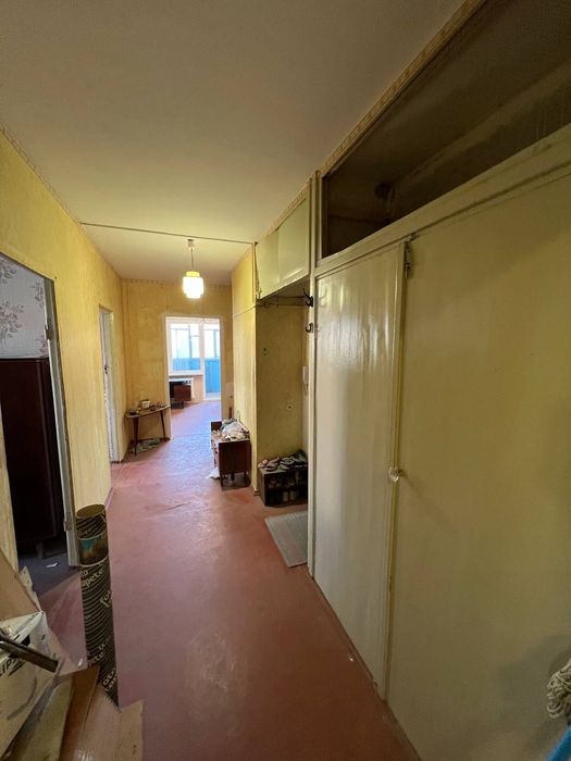 Продаётся 4-комнатная квартира под ремонт, Черноморск.