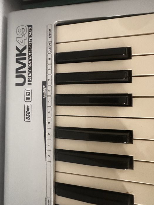 Teclado Midi UMK 49