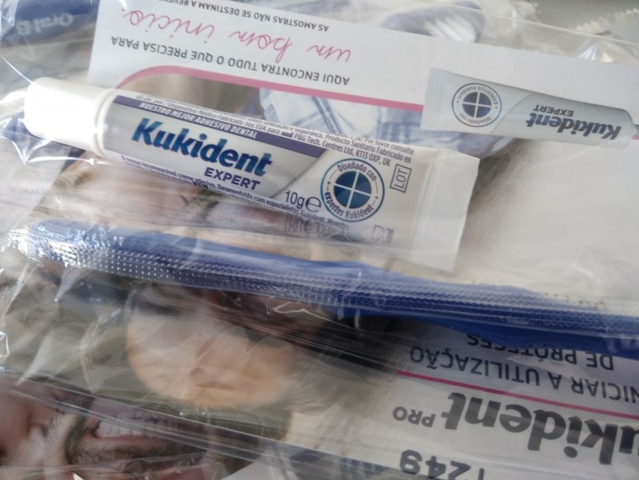 Kukident Escova limpeza adesivo prótese dentaria