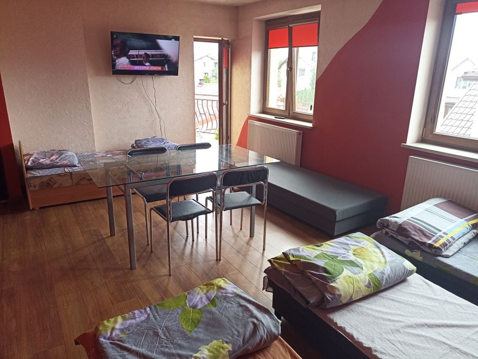 Pokoje, kwatery, parking