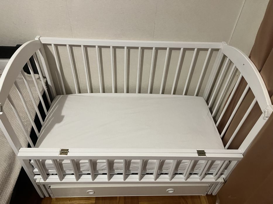 Дитяче ліжечко з маятниковим механізмом+матрасик з наматрасником