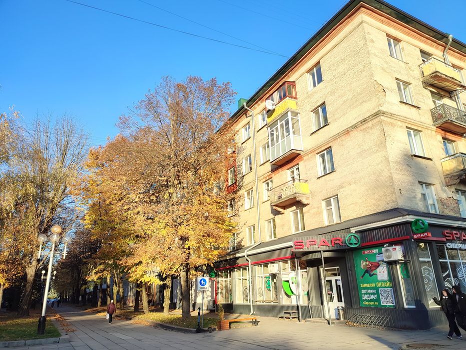 Сталінка - Центр!!! 3 кімнатна квартира -85000 Дол США