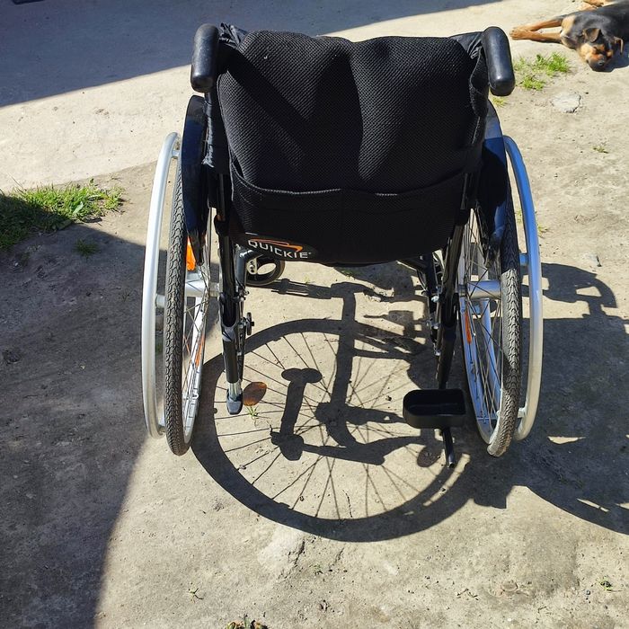 Wòzek inwalidzki QUICKIE