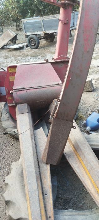 Vendo máquina de silar e espalhador de adubo