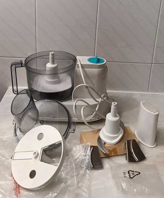 Robô de Cozinha marca UFESA em caixa de origem - como novo .