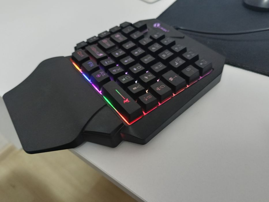 игровая клавиатура Limeide GK103S 35 клавишей с RGB-подсветкой.