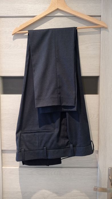 Garnitur męski granatowy H&M