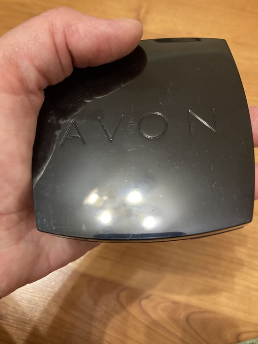 Тени Avon хорошего качества новые.
