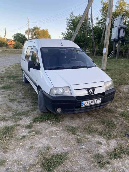автомобіль Пежо експерт