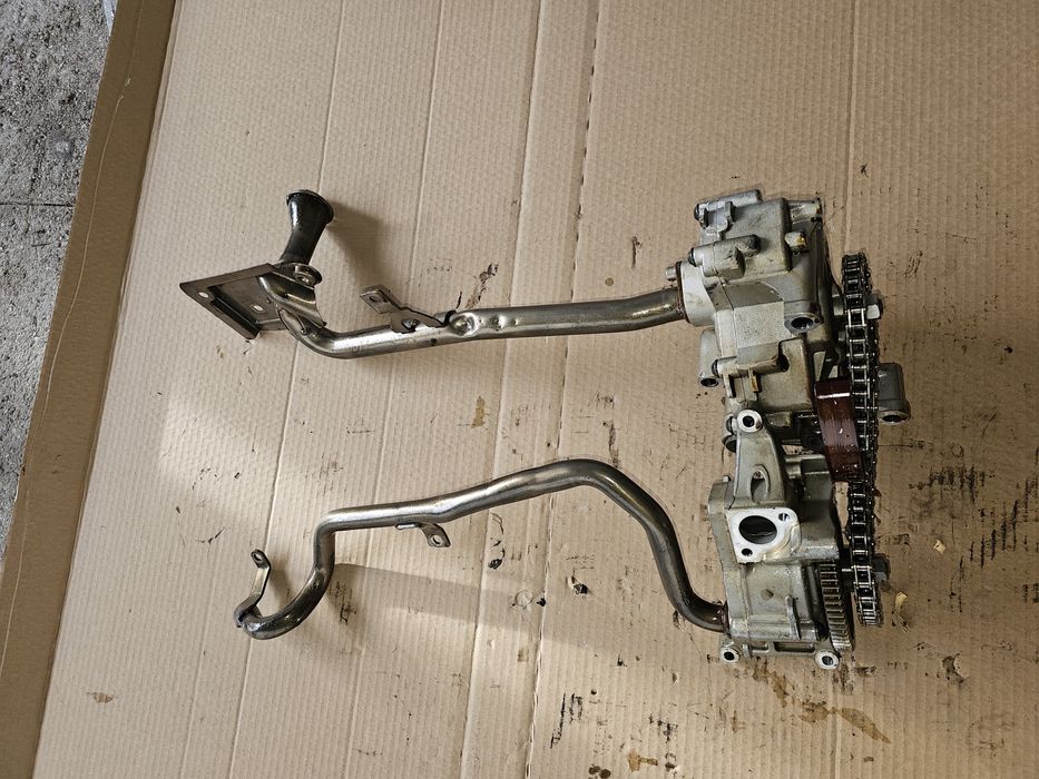 Bmw m3 s65b40  pompa oleju pompy e92 e92 e93 s65b40