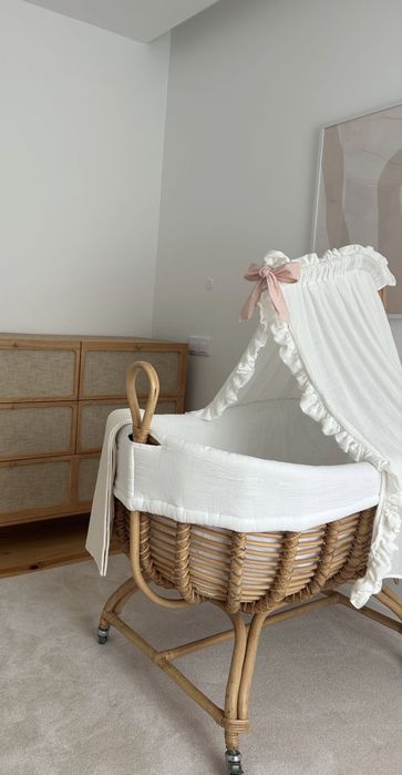 Berço em palhinha / bambu