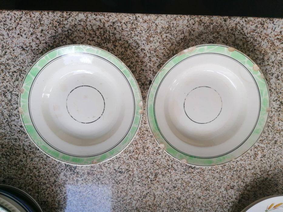 Pratos antigos variados