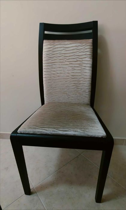 Conjunto de mesa e cadeiras de sala de jantar pretas