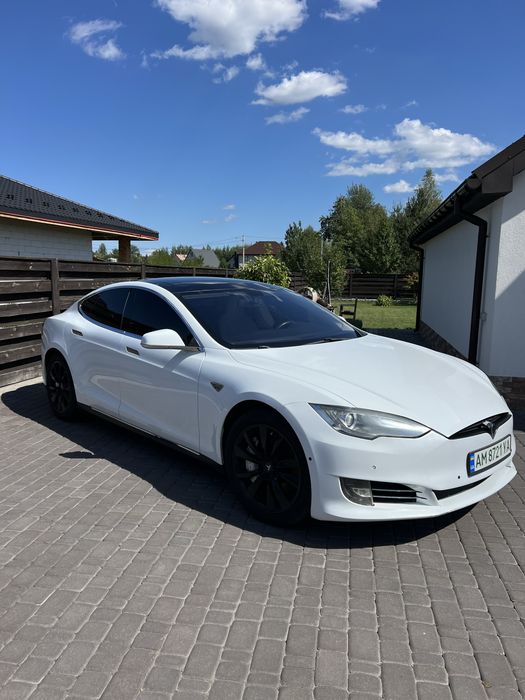 Tesla model s p 85