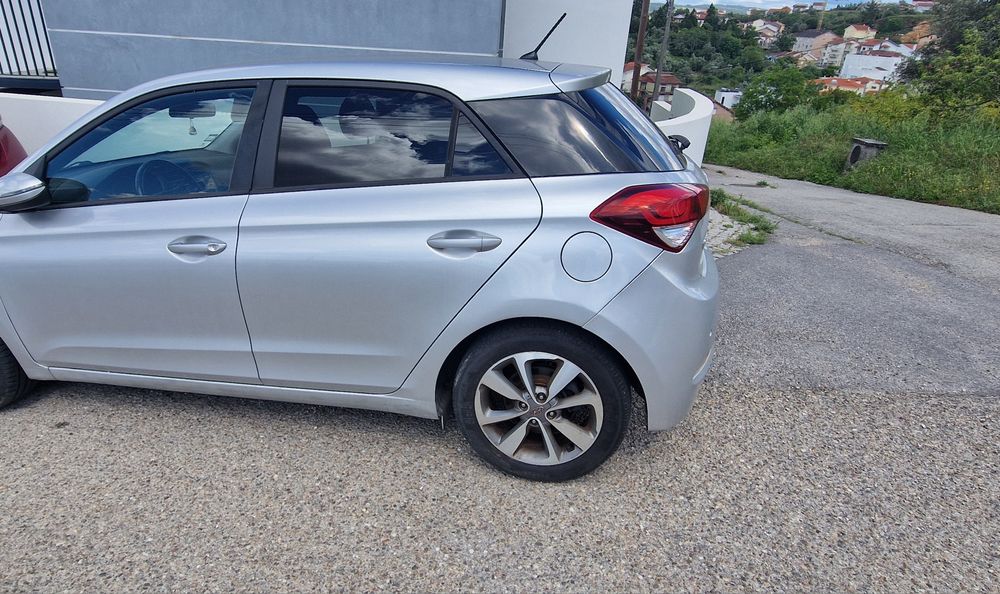 Hyundai i20 1.1 crdi 105 mil km