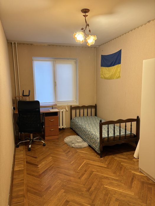 здається з вересня вільна кімната для дівчини/студентки
