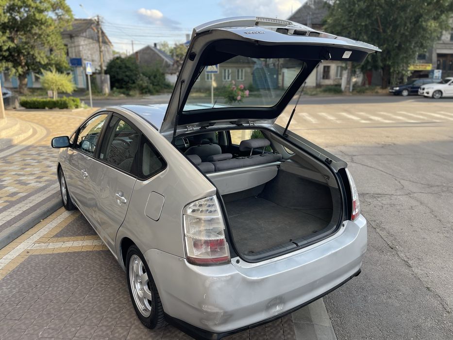 Toyota Prius /на уверенном ходу!!