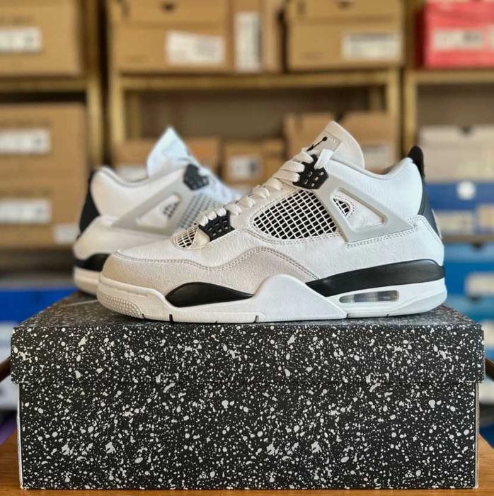 Jordan 4 Retro military black R.46