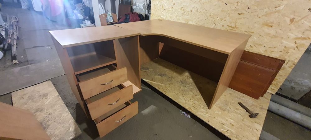 Стол офисный с двух частей