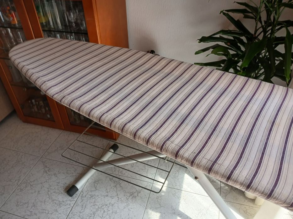 Tábua de engomar para ferro com caldeira