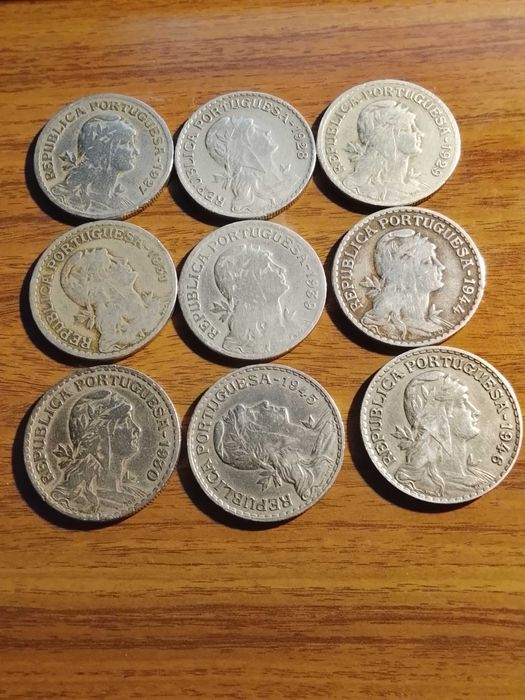 Moedas de 1 escudo de 1927,28,29,30,31,39,44,45 e 46