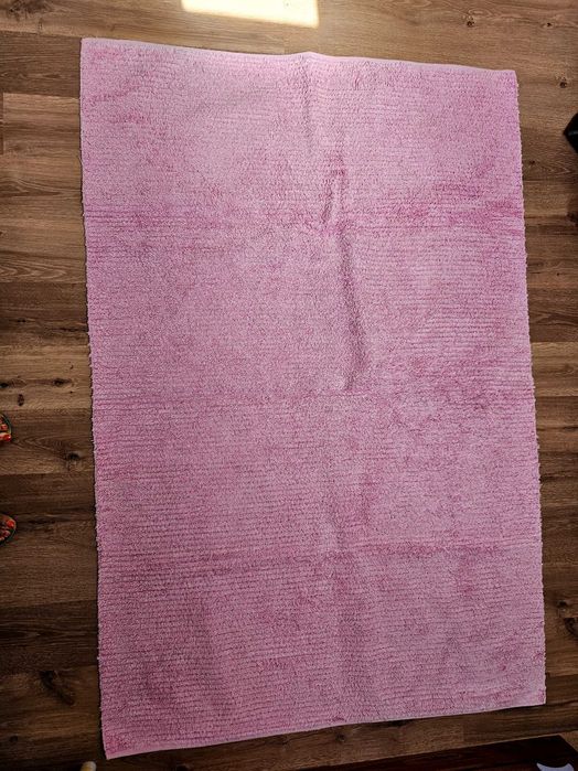 Carpete cor de rosa pêlo curto