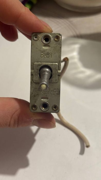 Продам автомат защиты сети АЗС-10(10А,28В).