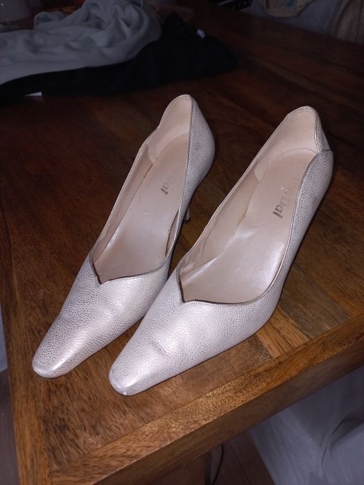 Piękne perłowe szpilki 38.5