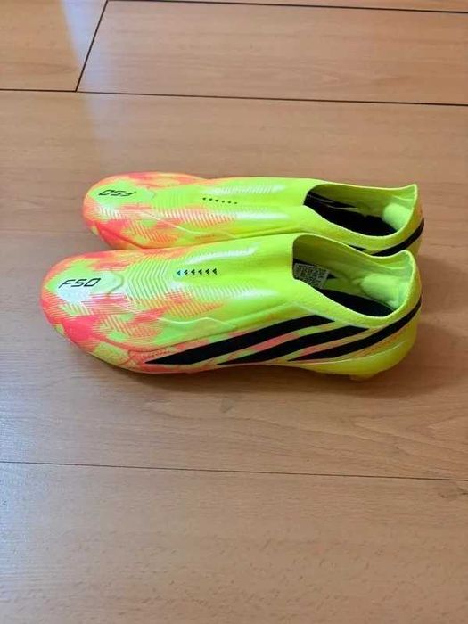 Chuteiras novas Adidas F50 Hyperfast Elite MG número 40