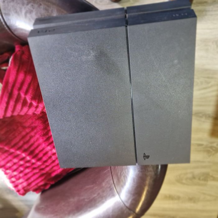 Ps4 1T com dois comandos