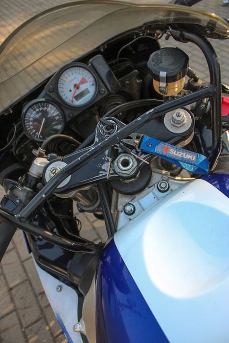 SUZUKI GSXR 600 SRAD ( 25kw de livrete )