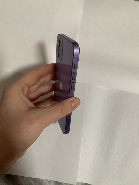 Продам iPhone 12